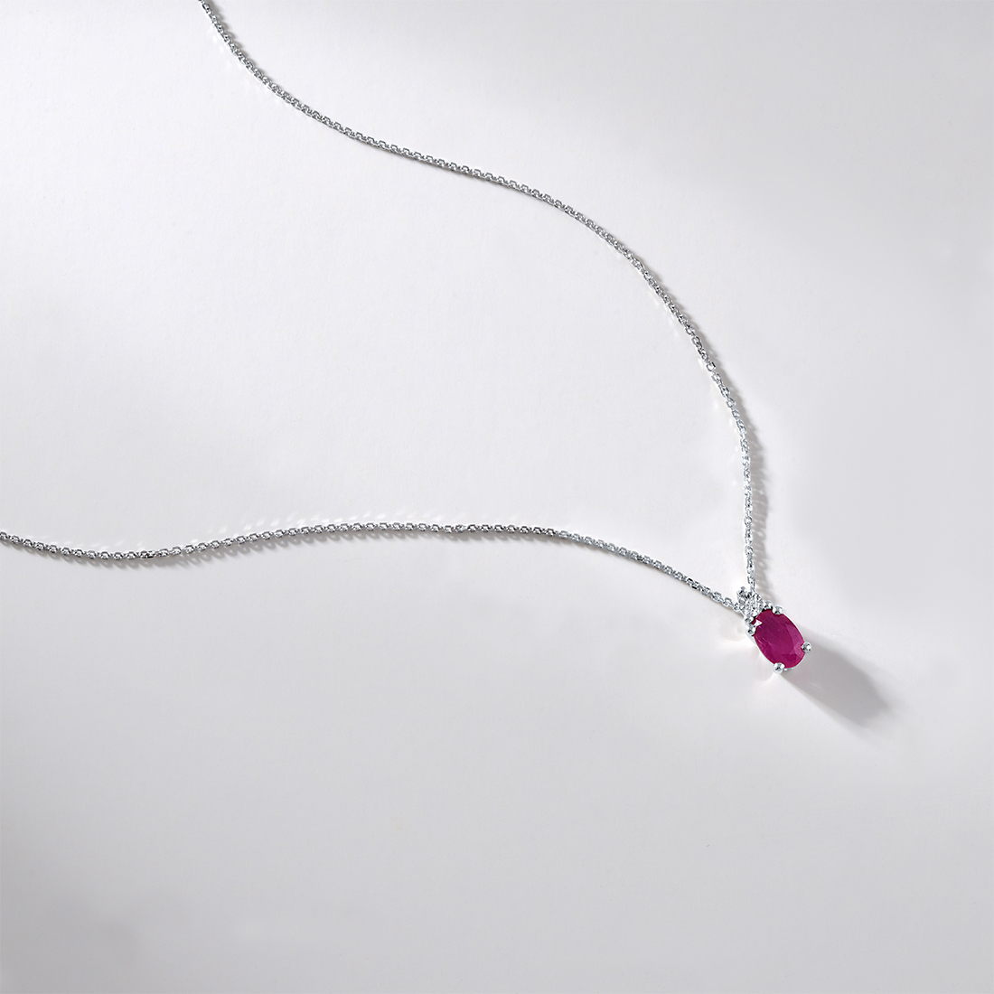 Diamantový šperk ze zlata v elegantním provedení