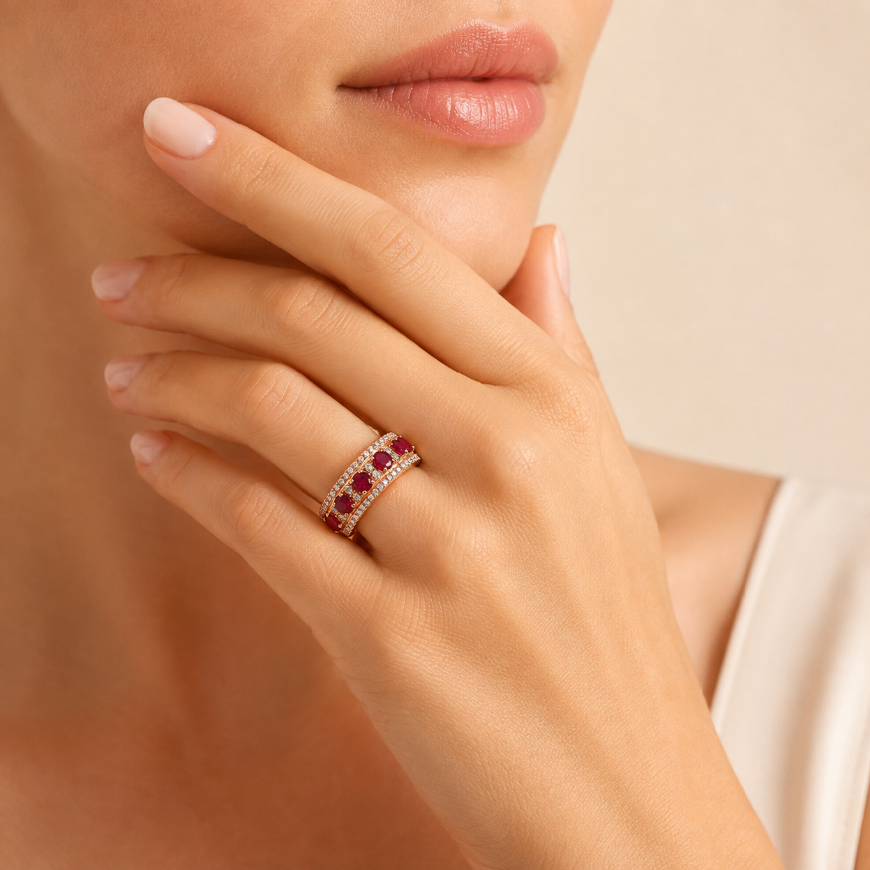 Elegantní diamantový šperk v detailu
